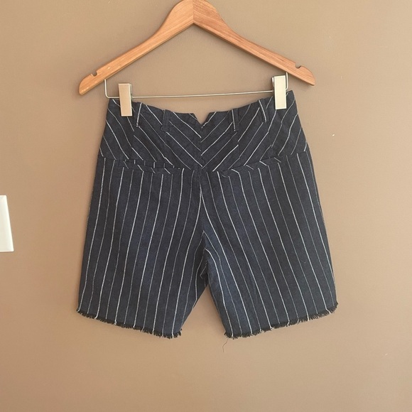 NWT Free People Linen Cotton Stripe Raw Hem Shorts in Navy Size 0 - Picture 2 of 4